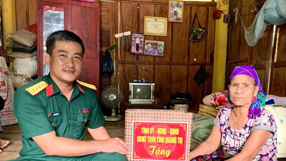 Lãnh đạo tỉnh thăm, tặng quà gia đình người có công