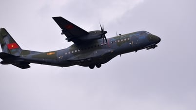 'Ngựa thồ' C-295 sải cánh trên bầu trời Hà Nội, chuẩn bị cho lần đầu diễu binh