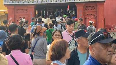 Bí thư phường Hội An: 'Không để dồn ứ, kẹt xe, bán hàng rong lộn xộn ở phố cổ'