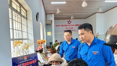 Bí thư Tỉnh Đoàn Lâm Đồng thăm, động viên các đội hình thanh niên tình nguyện