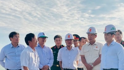 Phó Chủ tịch UBND tỉnh Lê Trọng Yên kiểm tra Công trình khu neo đậu tránh trú bão kết hợp cảng cá Phú Quý