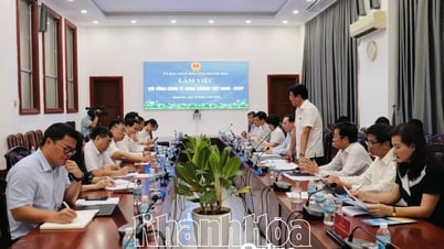Lãnh đạo tỉnh Khánh Hòa làm việc với Tổng Công ty Hàng không Việt Nam