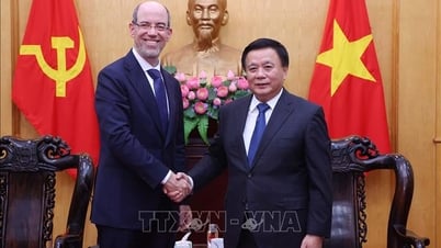 Hợp tác ứng dụng AI, dữ liệu lớn trong đào tạo cán bộ lãnh đạo, quản lý và nghiên cứu tư vấn chính sách