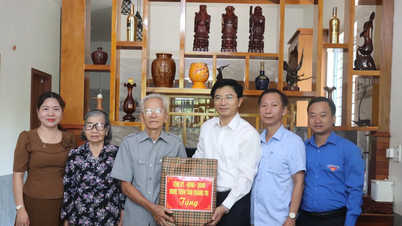 Lãnh đạo tỉnh thăm, tặng quà các gia đình người có công