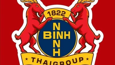 Logo bóng đá không phải là cỗ máy thời gian
