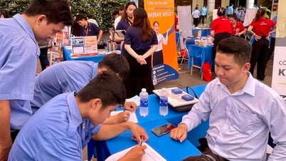 Doanh nghiệp Nhật mời sinh viên đi ăn trưa để… tuyển dụng