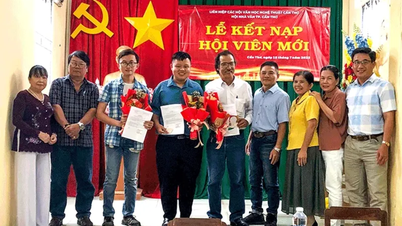 Hai sinh viên trở thành tân hội viên Hội Nhà văn TP Cần Thơ