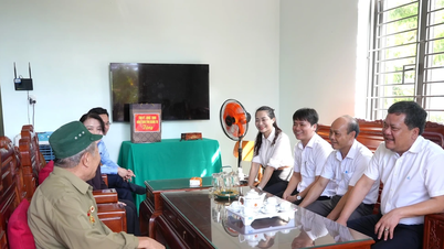 Chủ tịch UBND tỉnh thăm, tặng quà gia đình chính sách, người có công