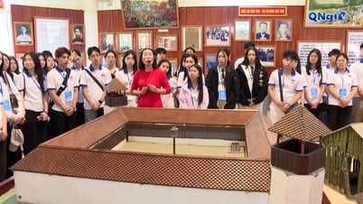 Đoàn trại hè Việt Nam thăm Khu Di tích lịch sử Ngục Kon Tum