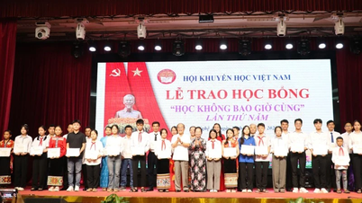 Trao học bổng “Học không bao giờ cùng” lần thứ Năm