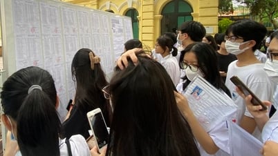 ハノイの公立高校への10年生入学のための追加ベンチマークスコア