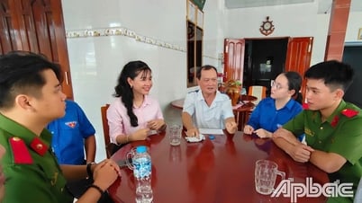 Phường Long Thuận thăm và tặng quà gia đình chính sách nhân dịp 27-7