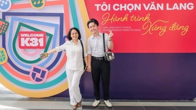 Phụ huynh chủ động cùng con tìm hiểu trường đại học tương lai