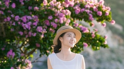 Du khách mê mẩn với 'thảm hoa' bằng lăng nhuộm tím cánh rừng