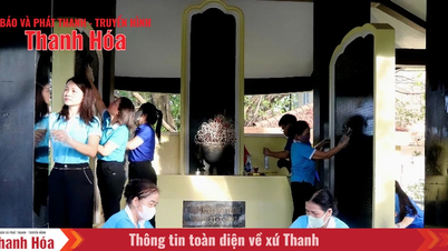 Ra quân vệ sinh môi trường khu vực Nhà bia tưởng niệm liệt sĩ