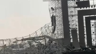 Sập sân khấu hòa nhạc có "anh tài, chị đẹp" ở Hạ Long vì mưa bão