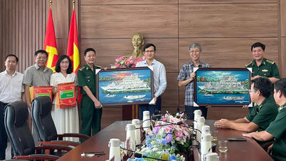 Ban Chỉ huy BĐBP TPHCM viếng Nghĩa trang Hàng Dương