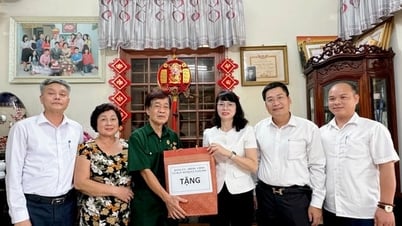 Xã Nam Phù thăm, tặng quà gia đình chính sách, người có công