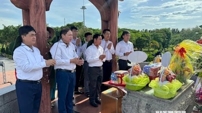 Ban Tổ chức Tỉnh ủy dâng hương tưởng niệm các Anh hùng liệt sĩ