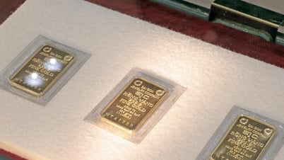 Giá vàng hôm nay 19/7/2025: Vàng SJC "neo" chặt 121 triệu, vàng thế giới "lên đồng" 3347 USD