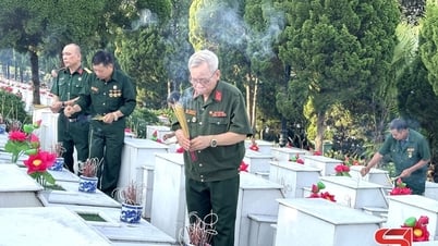 Dâng hoa, dâng hương, tri ân, tưởng niệm các Anh hùng liệt sĩ tại Nghĩa trang liệt sĩ quốc gia Vị Xuyên