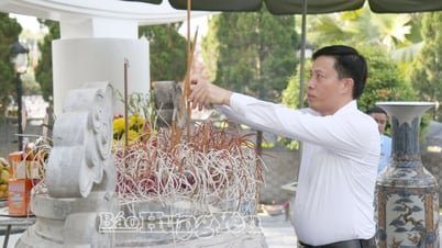 Dâng hương tưởng niệm các anh hùng liệt sĩ tại tỉnh Tuyên Quang