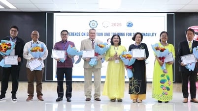 Vinh quang Việt Nam: Người “giữ lửa văn hóa”
