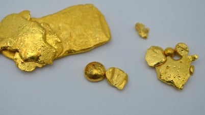Discovered a way to separate gold from trash using salt water and UV light