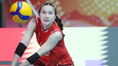 جمال جذاب لفتاة مثيرة من فريق الكرة الطائرة الفيتنامي تحت 21 عامًا في كأس VTV