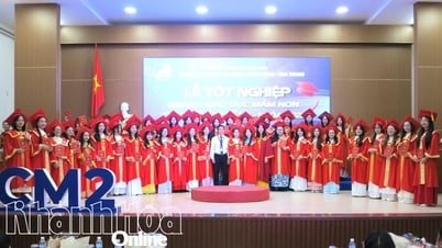 Trường Cao đẳng Sư phạm Trung ương - Nha Trang trao bằng tốt nghiệp cho 275 sinh viên
