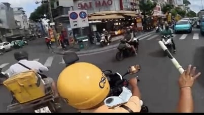 彼女を立ち入り禁止の道を通って救急室まで連れて行ってくれた交通警察に感謝