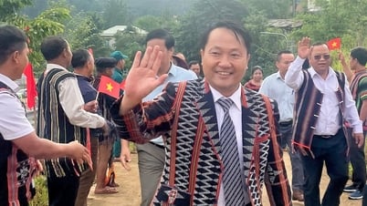 Les habitants de la commune montagneuse de Hung Son ont organisé une cérémonie villageoise pour accueillir les fonctionnaires sur le terrain.