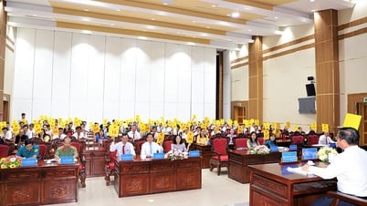 El Consejo Popular del Distrito de Long Xuyen celebró su primera sesión