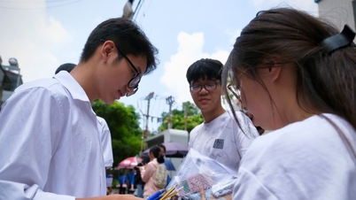 Đề thi tiếng Anh tốt nghiệp THPT 2025 khó, vượt ngoài chương trình giáo dục?