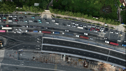 Opens tunnel at largest intersection project in HCMC