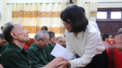 Đoàn đại biểu TPHCM thăm và tặng quà cho các thương, bệnh binh tại Ninh Bình