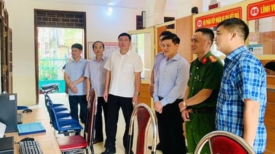 Trưởng Ban Nội chính Tỉnh uỷ Phùng Tiến Quân làm việc tại xã Quản Bạ.