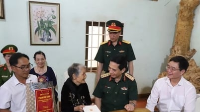 Đại tướng Phan Văn Giang thăm, tặng quà gia đình chính sách...