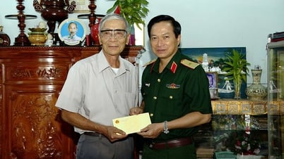 Quân ủy Trung ương thăm, tặng quà đại  tá, Anh hùng Lực lượng vũ trang Nhân dân Huỳnh Trí