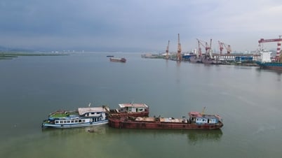 Cận cảnh tàu Vịnh Xanh 58 sau khi được trục vớt và kéo về bờ