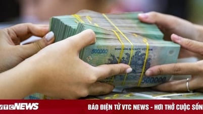 Hàng loạt ngân hàng tăng lãi suất tiền gửi: Chuyên gia dự báo gì?
