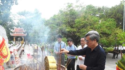 Đoàn công tác Ban Tổ chức Trung ương dâng hoa, dâng hương tri ân các anh hùng liệt sĩ