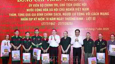 Chủ tịch Quốc hội tri ân các anh hùng liệt sĩ, người có công tại tỉnh Thái Nguyên