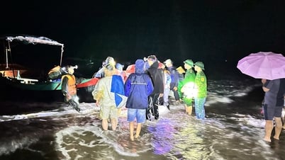Tàu du lịch chìm trên biển Thiên Cầm, 34 người được cứu