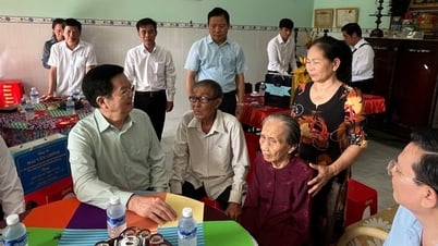 Phó Thủ tướng Mai Văn Chính thăm gia đình chính sách tại Tây Ninh