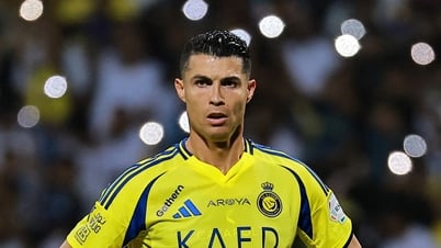 Ronaldo đánh bại Messi trong cuộc bình chọn nửa triệu người