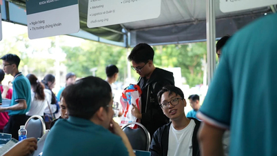 Đại học Kinh tế TPHCM công bố điểm sàn xét tuyển
