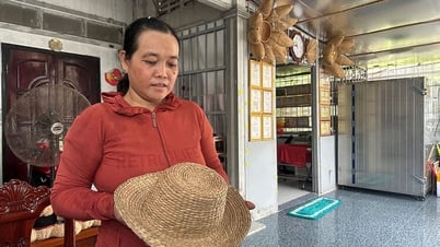 Độc đáo nón làm từ bồn bồn