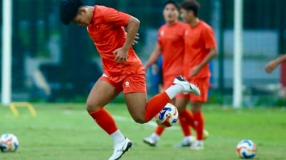 Trung vệ U.23 Việt Nam biểu diễn kỹ thuật như Neymar, Đình Bắc trở lại tươi rói