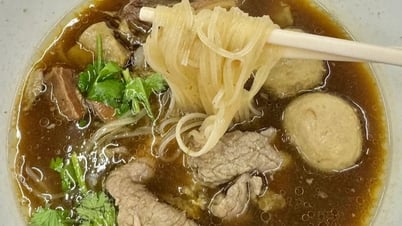 Quán mì bò Thái Lan gần 50 năm không thay nồi nước dùng